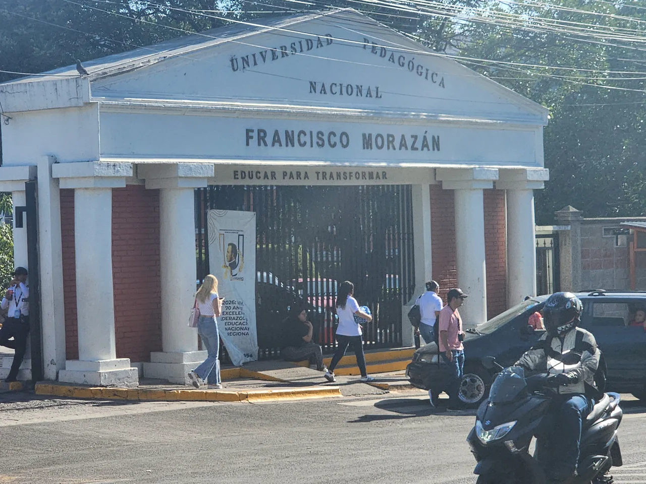 Entrada de la UPNFM, Tegucigalpa